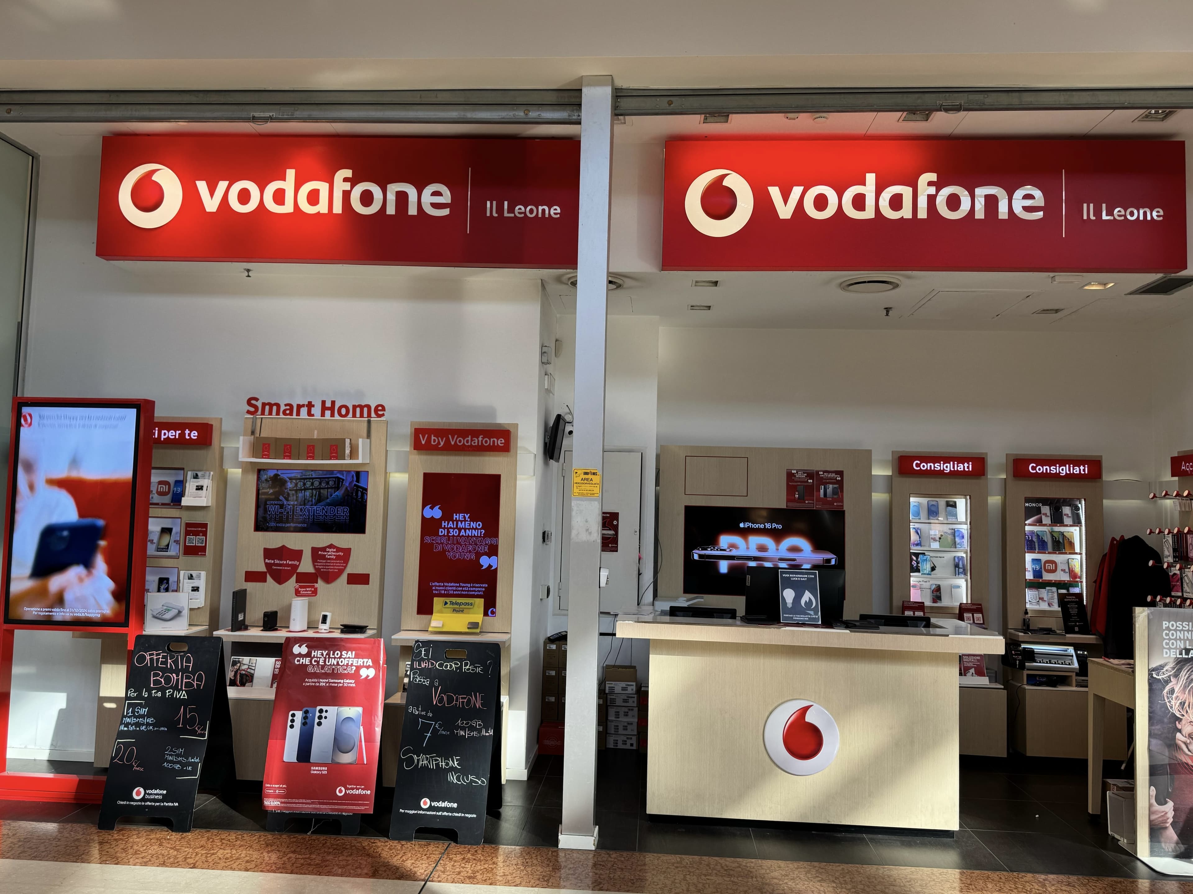 Il Vodafone Store di Lonato CC Il Leone Shopping Center