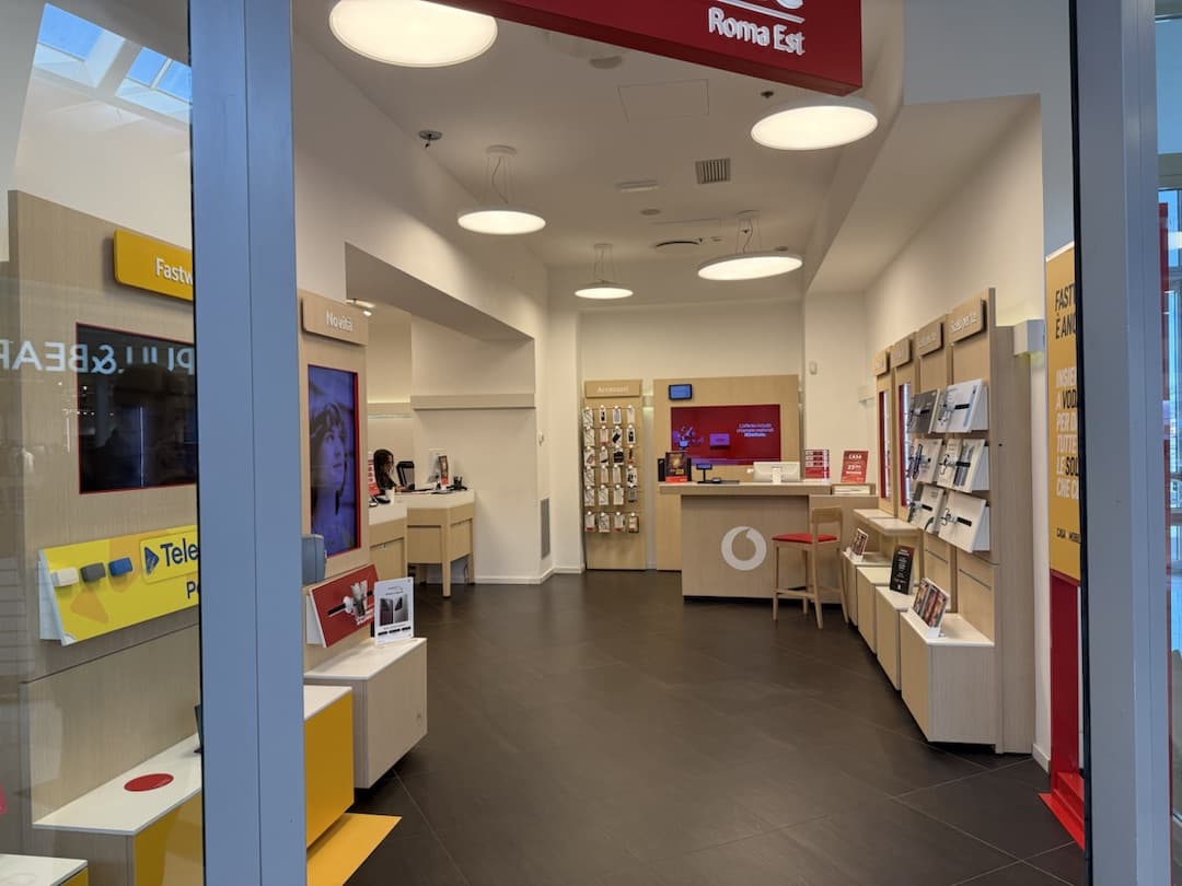 Il Vodafone Store di CC Roma Est